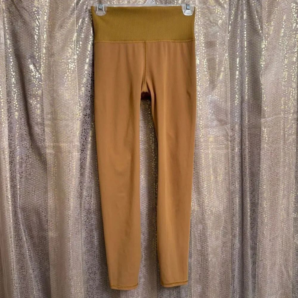 Vuori Rib Studio Leggings in the Dark Golden (Mustard) Workout Gym Small